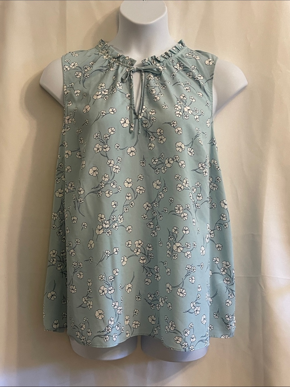 Ava & Viv Sleeveless Floral Ruffle Neck Top - 1x Light Blue